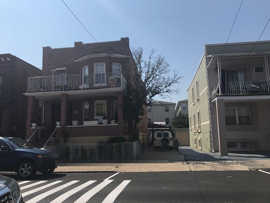 2nd image of 215 72nd St