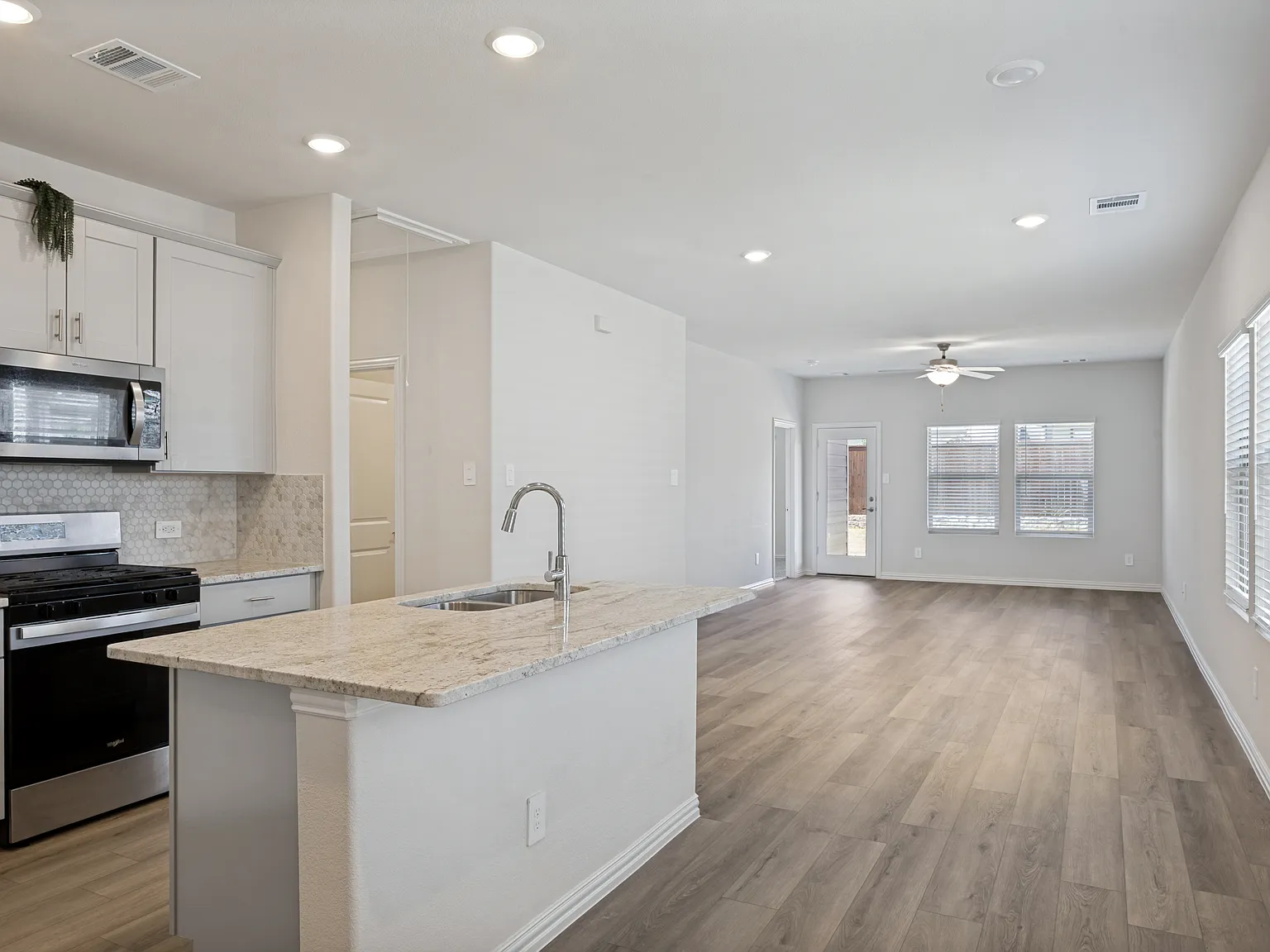 3 bed, 1482 sqft, $2,200 — Photo 4