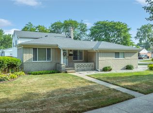 2702 Chesterfield Dr, Troy, MI 48083