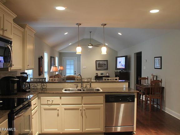 3rd image of 318 Wexford St
