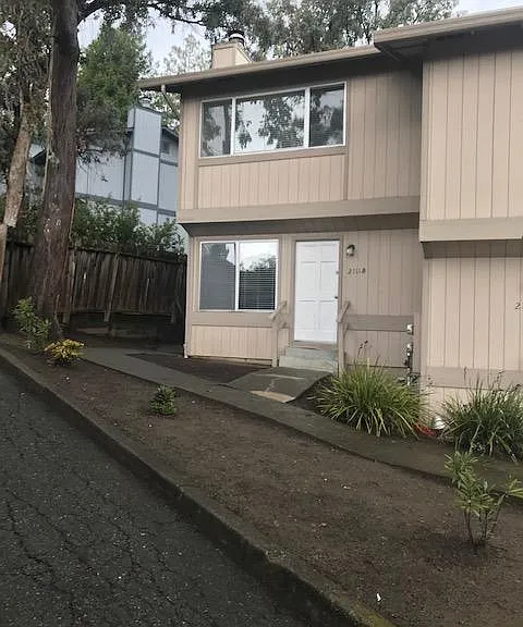 2111 Overlook Dr #B — Photo 1