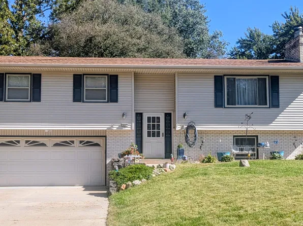 217 Redbud Ln, Council Bluffs, IA 51503