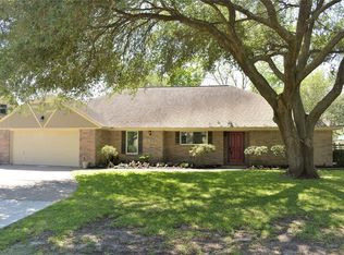 3714 Rau Dr, Dickinson, TX 77539