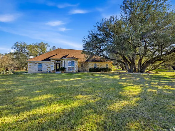 108 Medora Branch, Floresville, TX 78114
