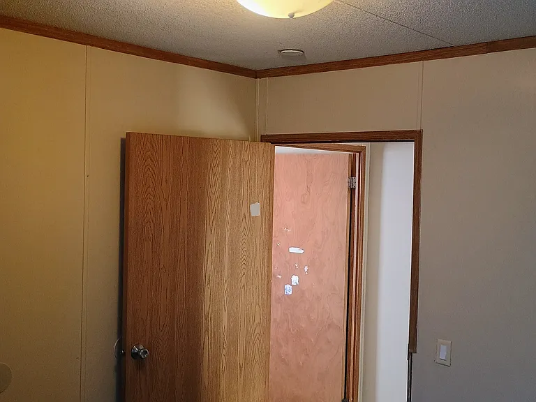 middle bedroom