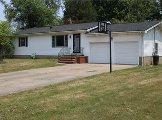 3261 Rowena Rd, Barberton, OH 44203