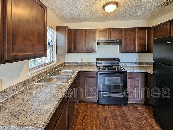 3rd image of 1747 W 42nd St