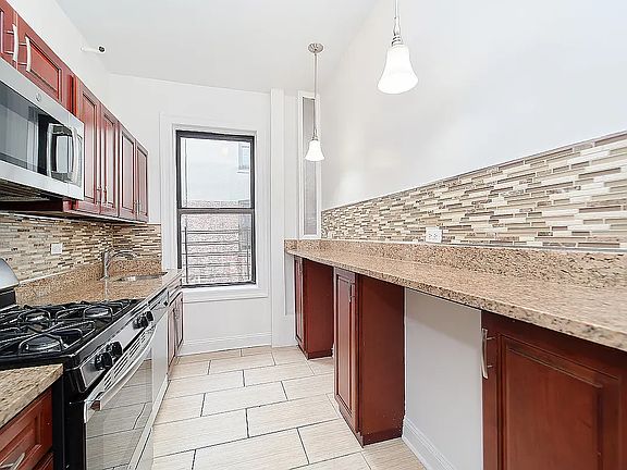 2nd image of 81 Wadsworth Ave #5