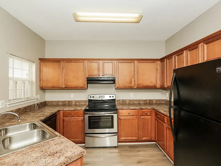 1462 Riverrock Ct — Photo 8