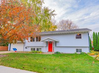 825 Harvard Dr, Sun Prairie, WI 53590