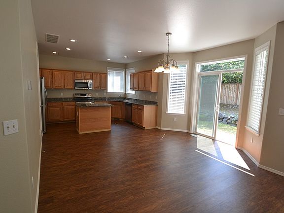 5th image of 1102 180th St E