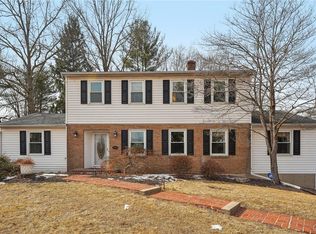 5521 Mountain Dr, Coopersburg, PA 18036