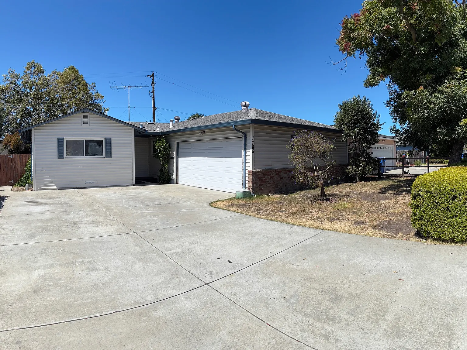 3 bed, 1240 sqft, $3,950 — Photo 4