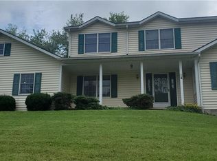 7 Edgewood Ln, Bergen, NY 14416