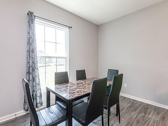 5th image of 102 Bellatrix Ct
