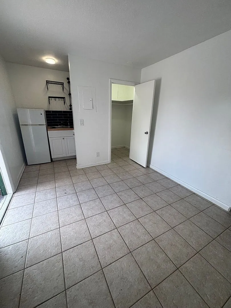 3411 Broadway — Photo 1