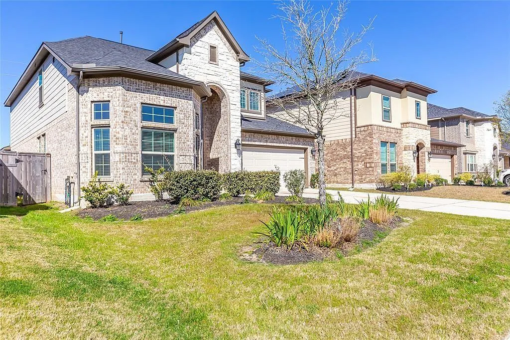 4 bed, 3.5 bath, 2938 sqft, $3,400 — Photo 2