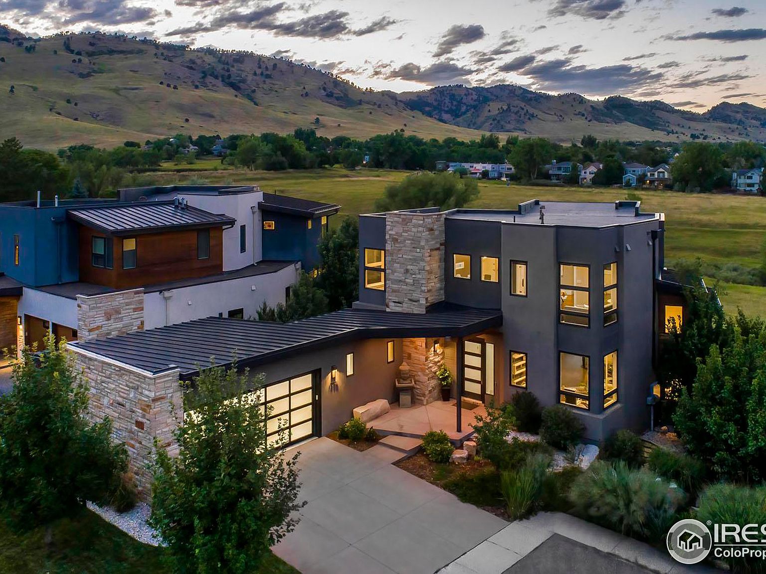 Windy Hills condo in Louisville boasts three distinct interior styles