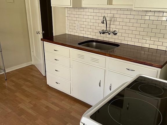 5th image of 801 Waverly St Unit 1