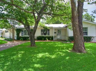 1703 Ravenwood Dr, Arlington, TX 76013
