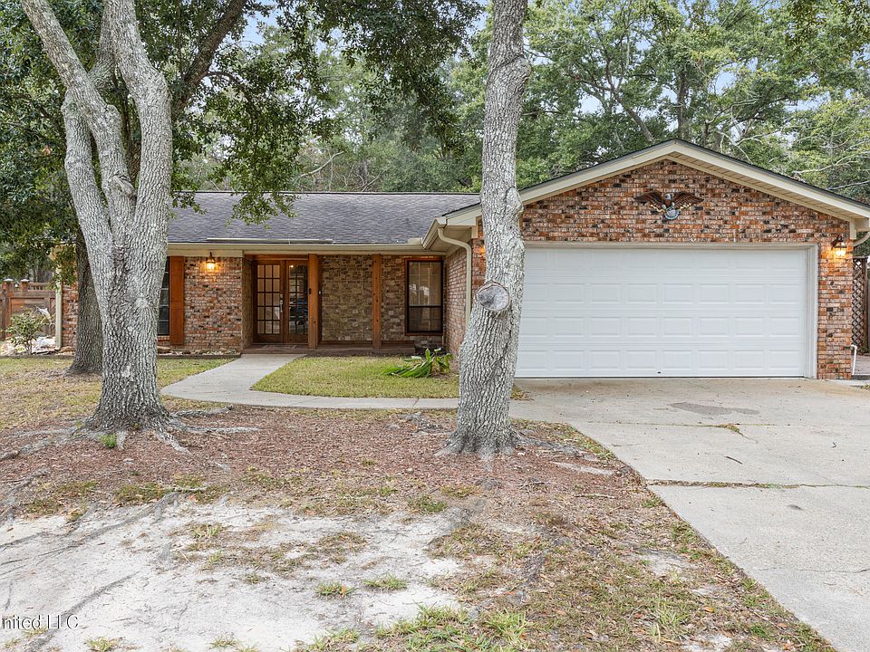 1st image of 2307 Sandalwood Dr