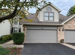902 N Auburn Woods Dr, Palatine, IL 60067