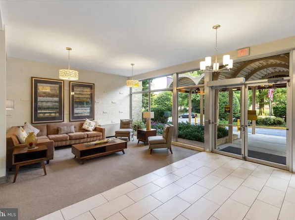 200 N Maple Ave APT 416, Falls Church, VA 22046