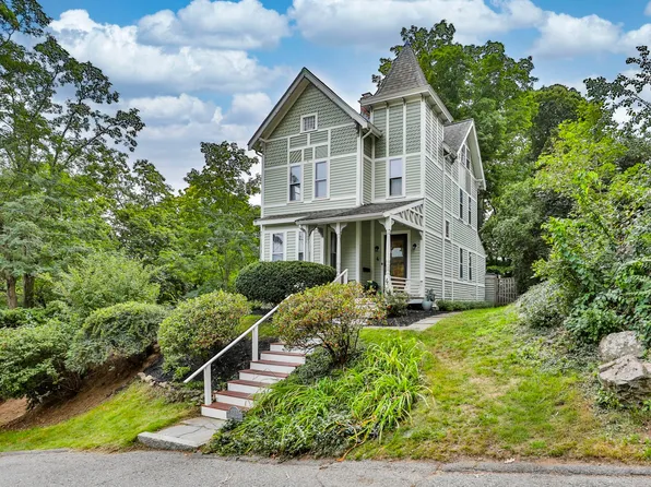 4 Hillside Ave, Wakefield, MA 01880