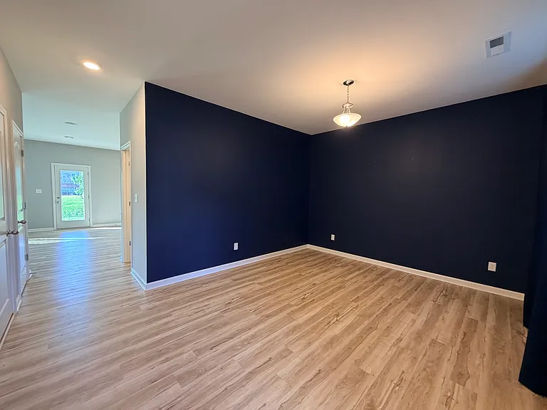 637 Dahlia Dr — Photo 2