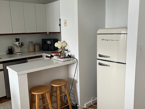 5th image of 1001 Saint Paul St Unit 7E