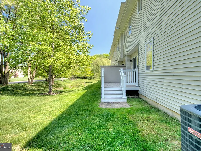 4 Regency Ct — Photo 47
