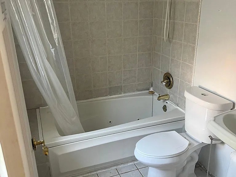 1614 E Mount Pleasant Ave — Photo 5
