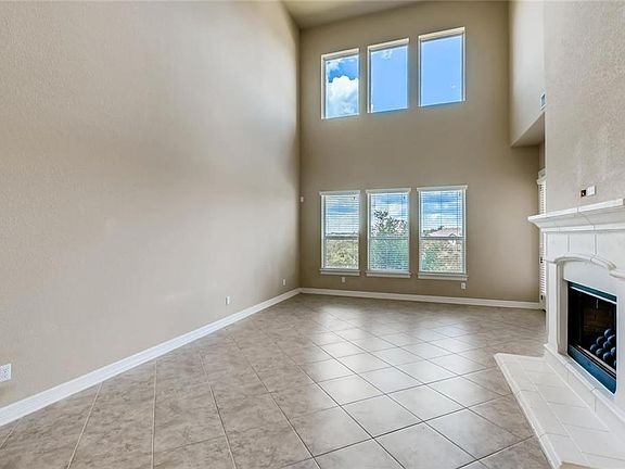 4th image of 327 Lombardia Dr #20E