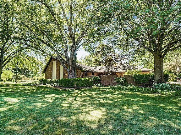 5th image of 1655 Kingsway Dr