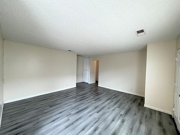 3rd image of 1637 S Laurel Ave APT 1