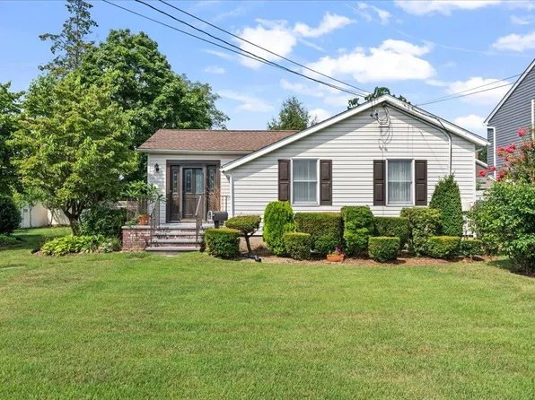 165 N Windhorst Avenue, Bethpage, NY 11714