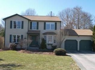 27 Mallet Ln, Saunderstown, RI 02874
