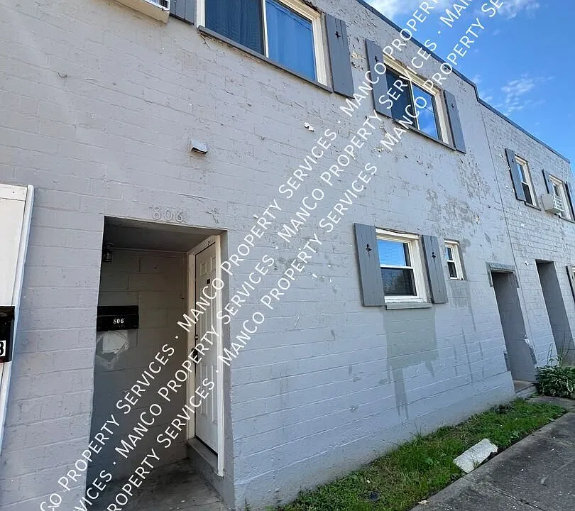 806 Lorain Ave