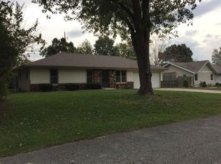 1516 S Lovers Ln, Springfield, MO 65804