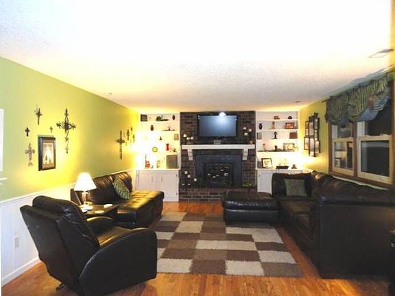 Familyroom w/new flooring