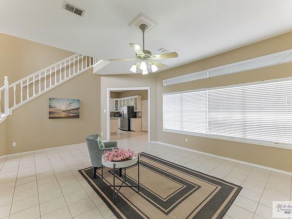 2nd image of 402 Avenida Morelos