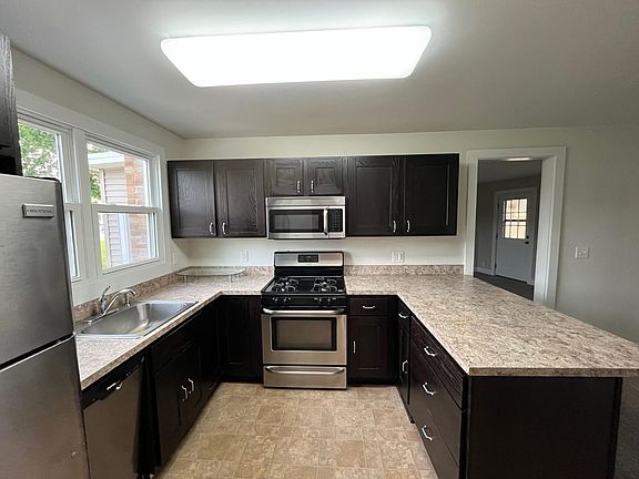 3rd image of 40 N Elm St #3