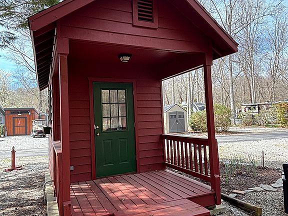 3rd image of 496 Hidden Valley Rd