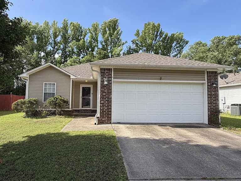 21 Weatherwood Dr — Photo 1