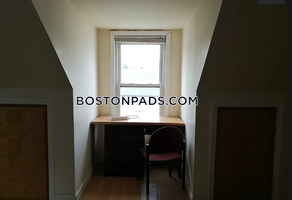 Building Photo - 13 Highland St #6
