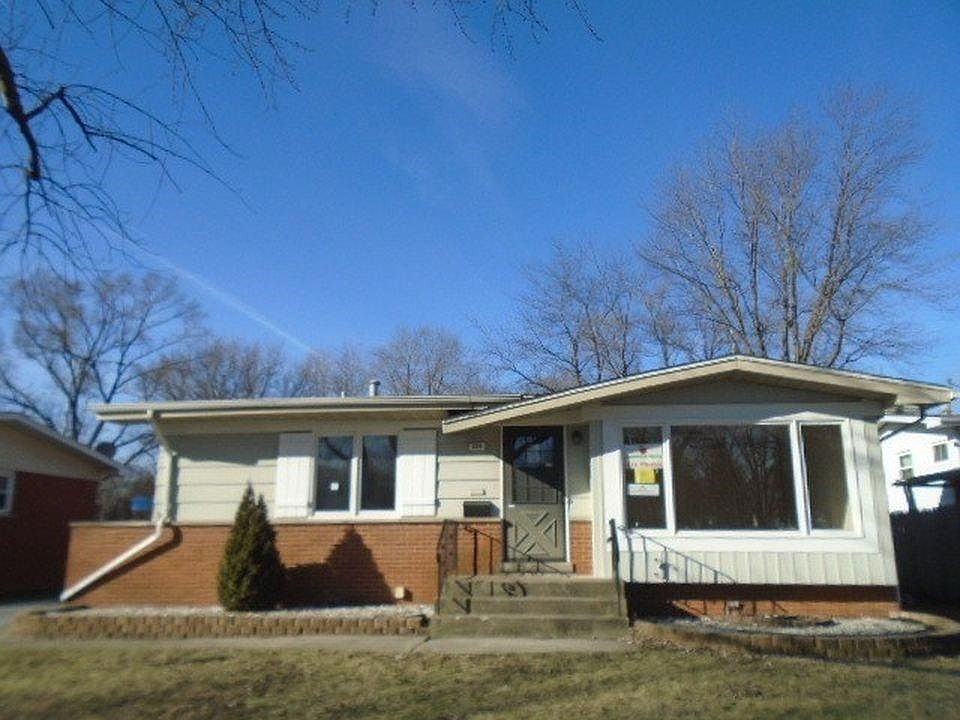 1st image of 220 N Gay Ct