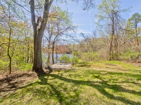 138 Stapleton Rd, Springfield, MA 01109