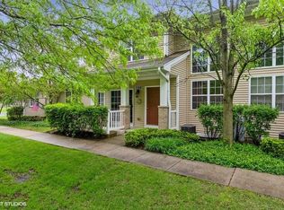 1280 Walnut Glen Dr, Crystal Lake, IL 60014