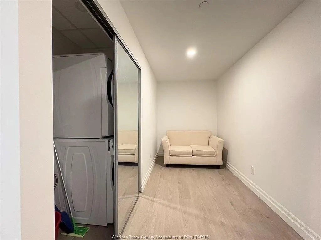 Building Photo - 3290 Stella Cres #502
