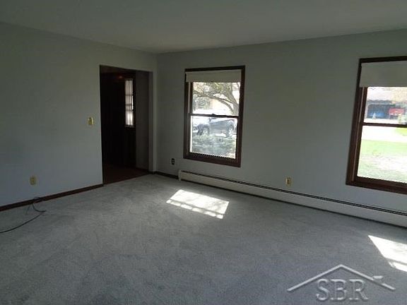 4th image of 355 Winthrop Ln